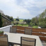 Blick von der Dachterrasse in den Garten