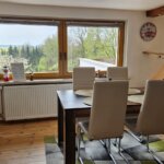 Essbereich mit Blick in den Garten
