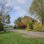eigener Gartenbereich und Zufahrt