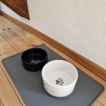 Hundenäpfe inklusive